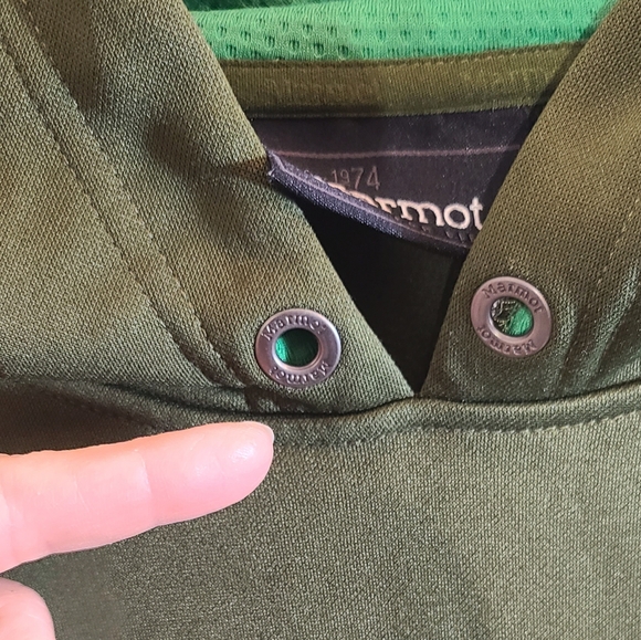 Marmot women's medium green pullover hoodie. * missing hoodie string, pictured* - Picture 3 of 12
